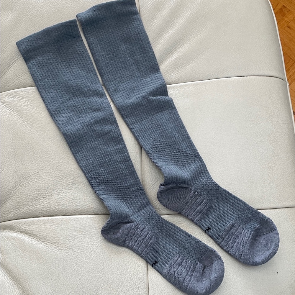 Gray Knee-High Women’s Compression Socks